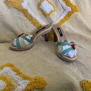 DKNY Women's Cream and Green Courts SIZE: 6